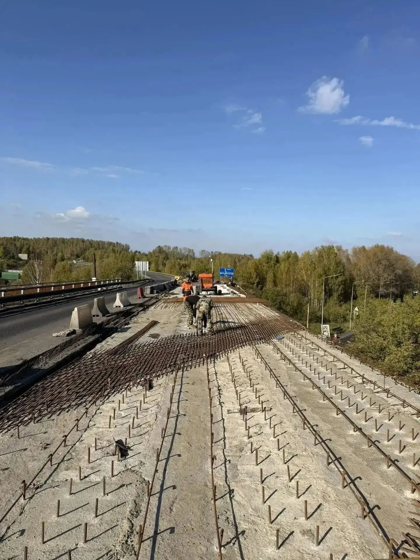 В Новокузнецком округе продолжается ремонт путепровода на обходе Новокузнецка.