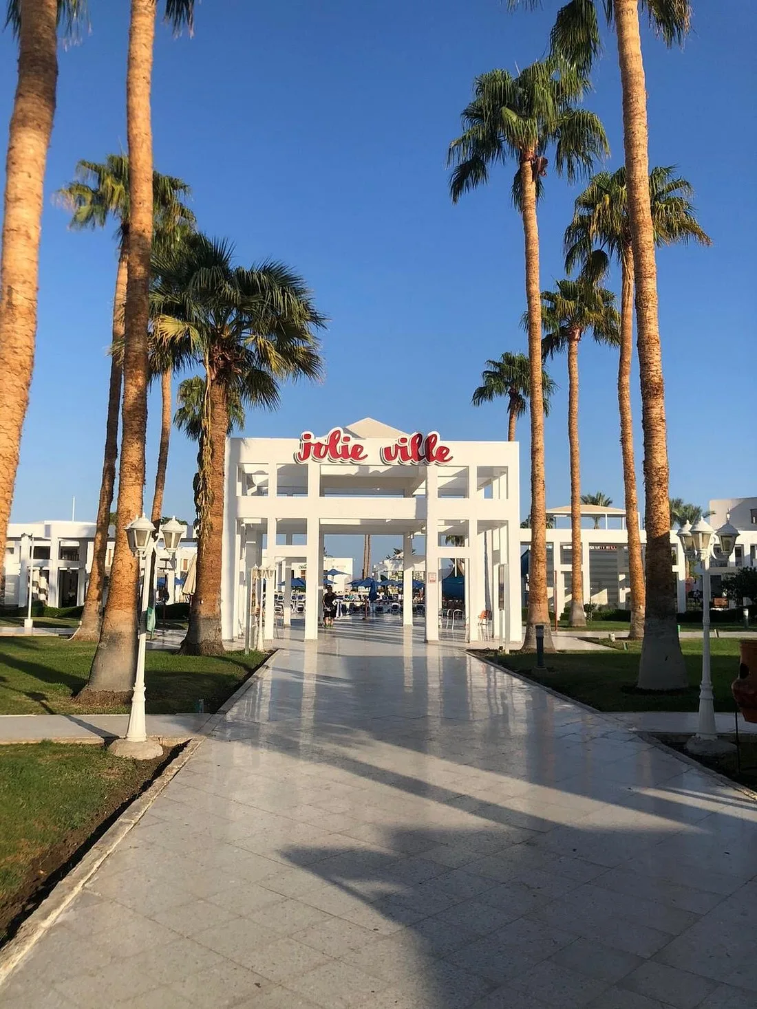 Семейный отель, о котором знают не все 🇪🇬

📍Стоит прямо в бухте Наама Бэй (Египет) - с одной стор