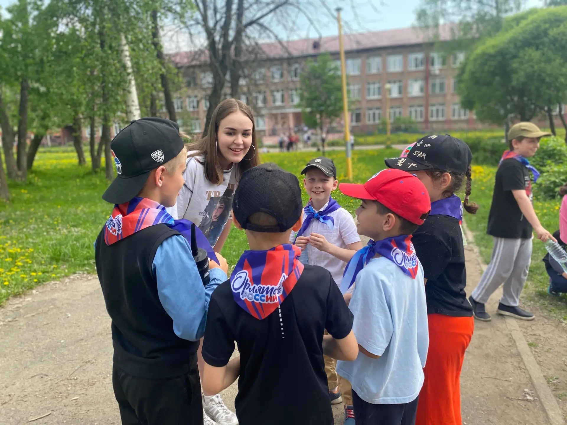 ЦО - средняя школа N9 имени Ивана Ткаченко   В преддверии летних каникул студентки 3 курса педагогич