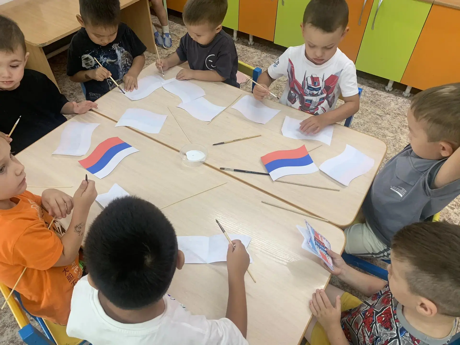«Колокольчики» с любовью к России: наши флажки