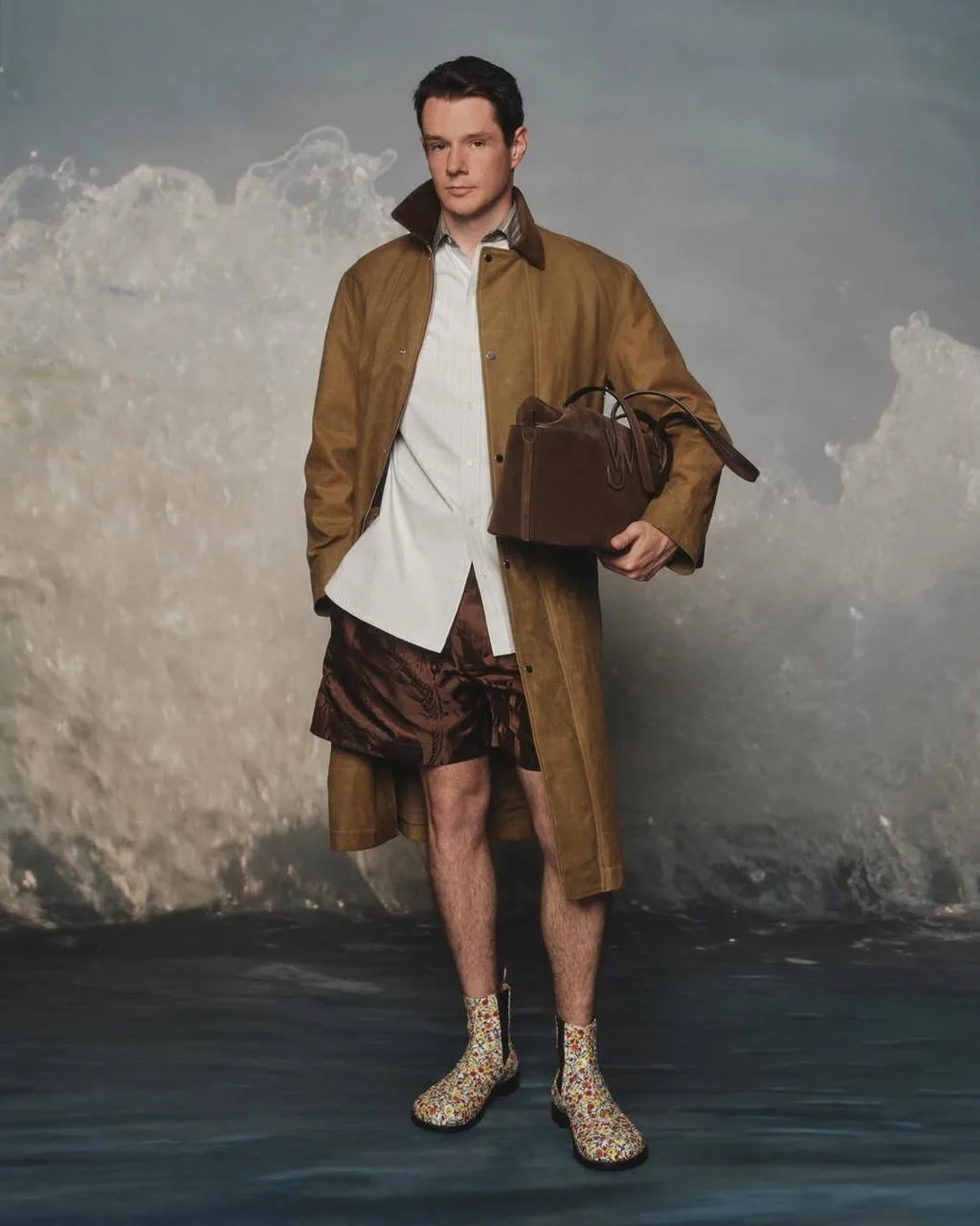 JW Anderson представил коллекцию весна-лето 2027, в которой исследует тему несовершенства. 

В съемк