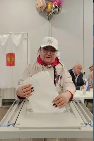 🇷🇺 «Сын сражается за будущее на передовой, я — здесь!»