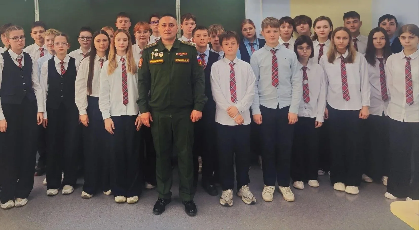 В нашей школе состоялась встреча семиклассников с ветераном боевых действий, участником СВО Каримовы