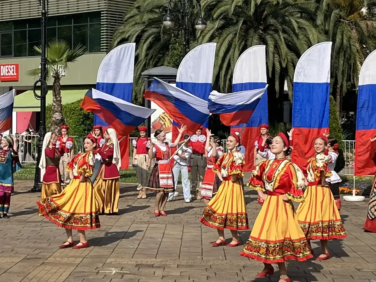 🇷🇺 Сегодня мы отмечаем один из главных государственных праздников — День России!

Это день, которы