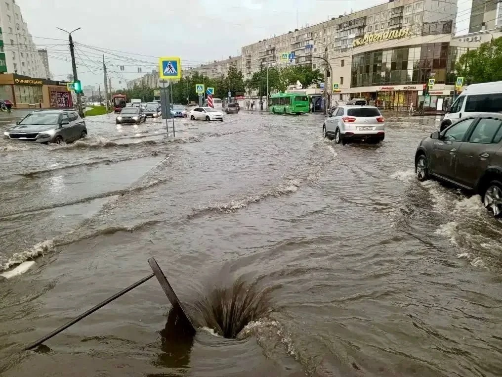 💦 Власти показали, как коммунальщики справляются с последствиями ливней

❓ А в вашем районе уже сух