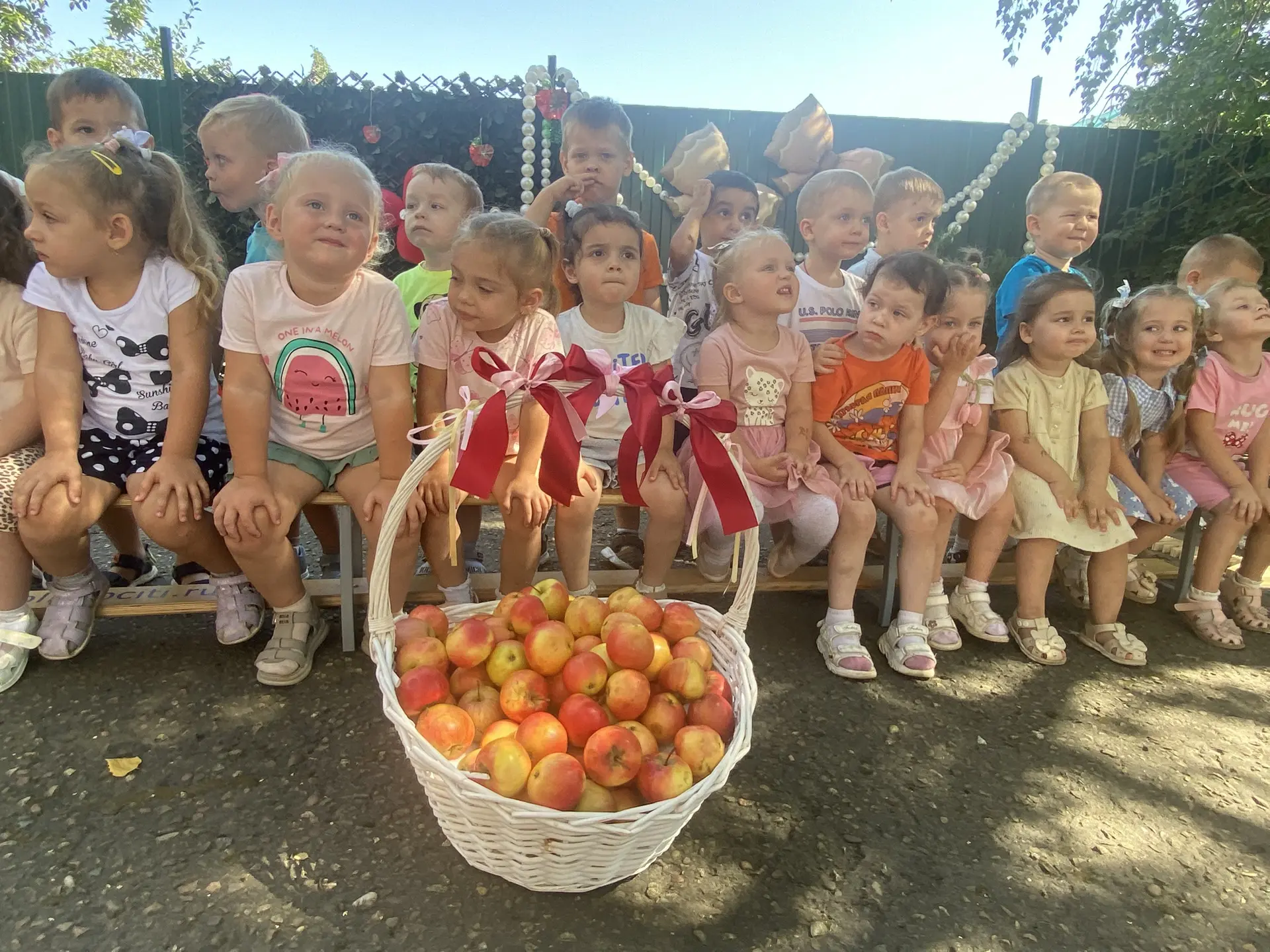 🍏🍎В нашем детском саду прошёл весёлый и познавательный праздник — Яблочный Спас! Ребя...