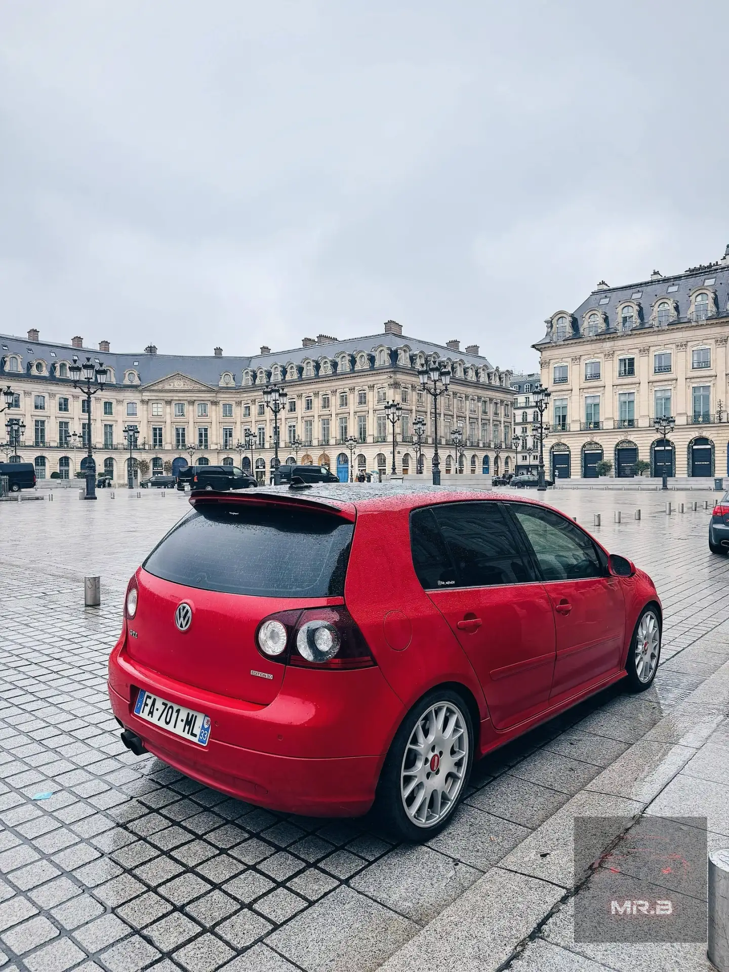🎂 Юбилейный Golf GTI, который легко принять за обычный