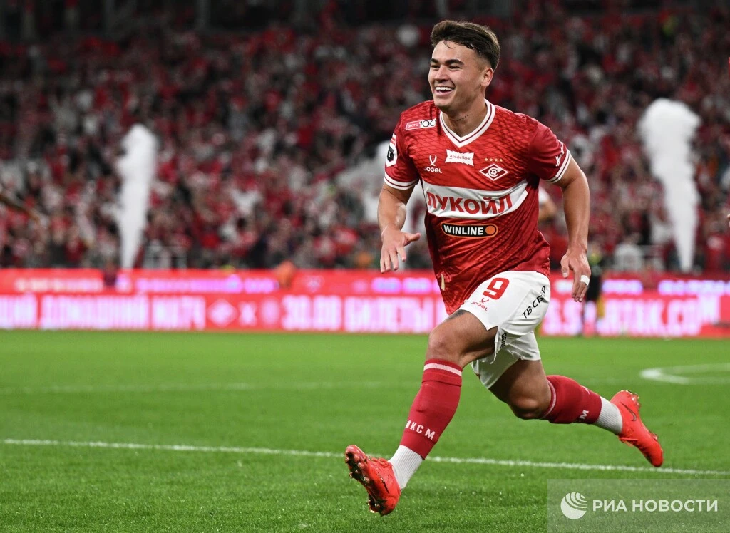 ⚽ «Спартак» обыгрывает «Зенит» после первого тайма!