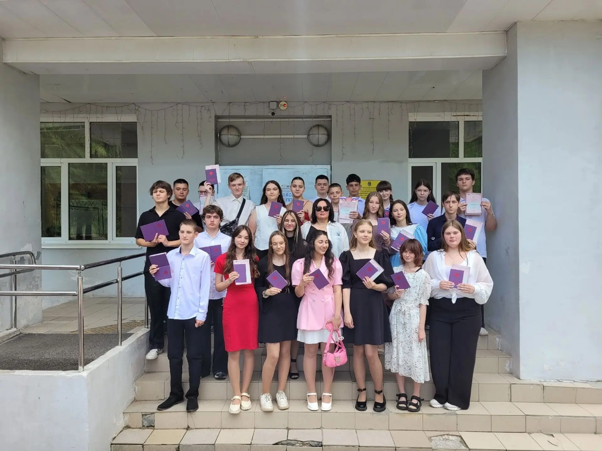🎓 Позади 9 классов! Впереди — большая дорога!

4 июля в уютном зале нашей школы состоялась торжеств
