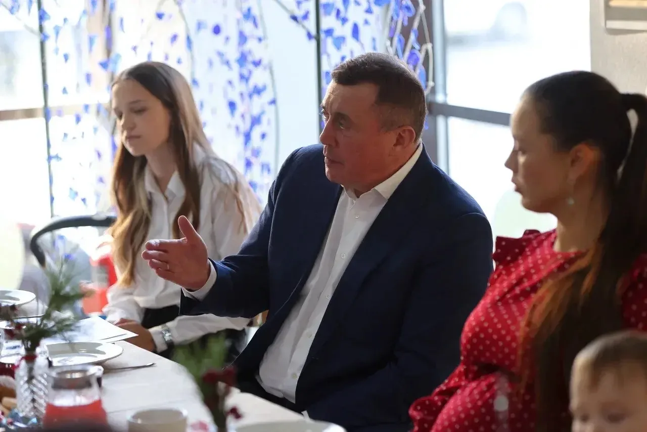 ✔️Вместе с губернатором Валерием Лимаренко провели встречу с участницами программы «Счастливое матер