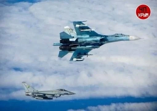 ‼️Наши Су-27 прогнали британских шпионов от границ России