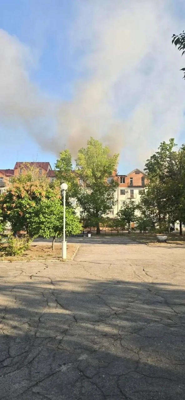⚡ Пожары вспыхнули в жилом доме и гаражном кооперативе после обстрела Новой Каховки