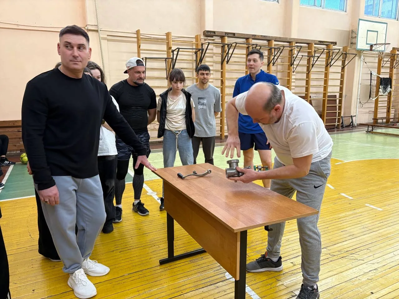 👨 В пятницу в школьном спортивном зале прошел весёлый и динамичный семейный праздник «А ну-ка, папы»