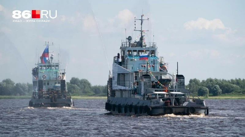 Эффектно и мощно: в Ханты-Мансийске прошел парад судов — взгляните на красоту кораблей