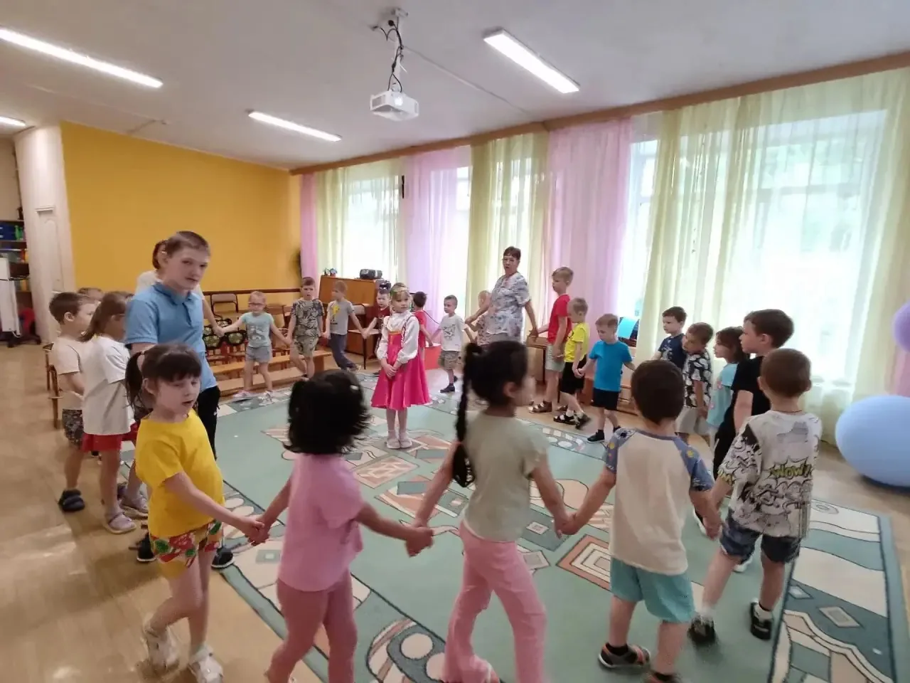 🌳 Сегодня мы с ребятами нашего детского сада провели развлечение „День рождения берёзки“ — и оно по