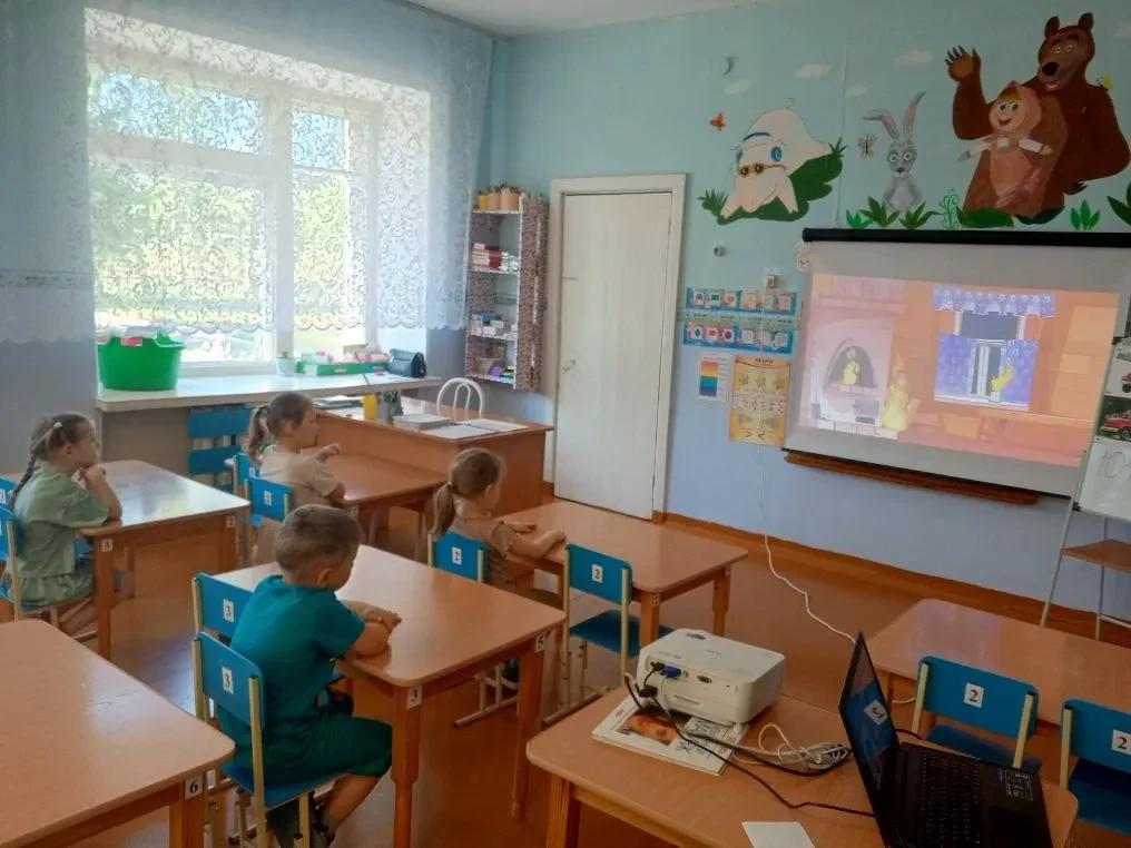 В старшей группе детского сада в с. Бураново прошло тематическое занятие по пожарной безопасности. В