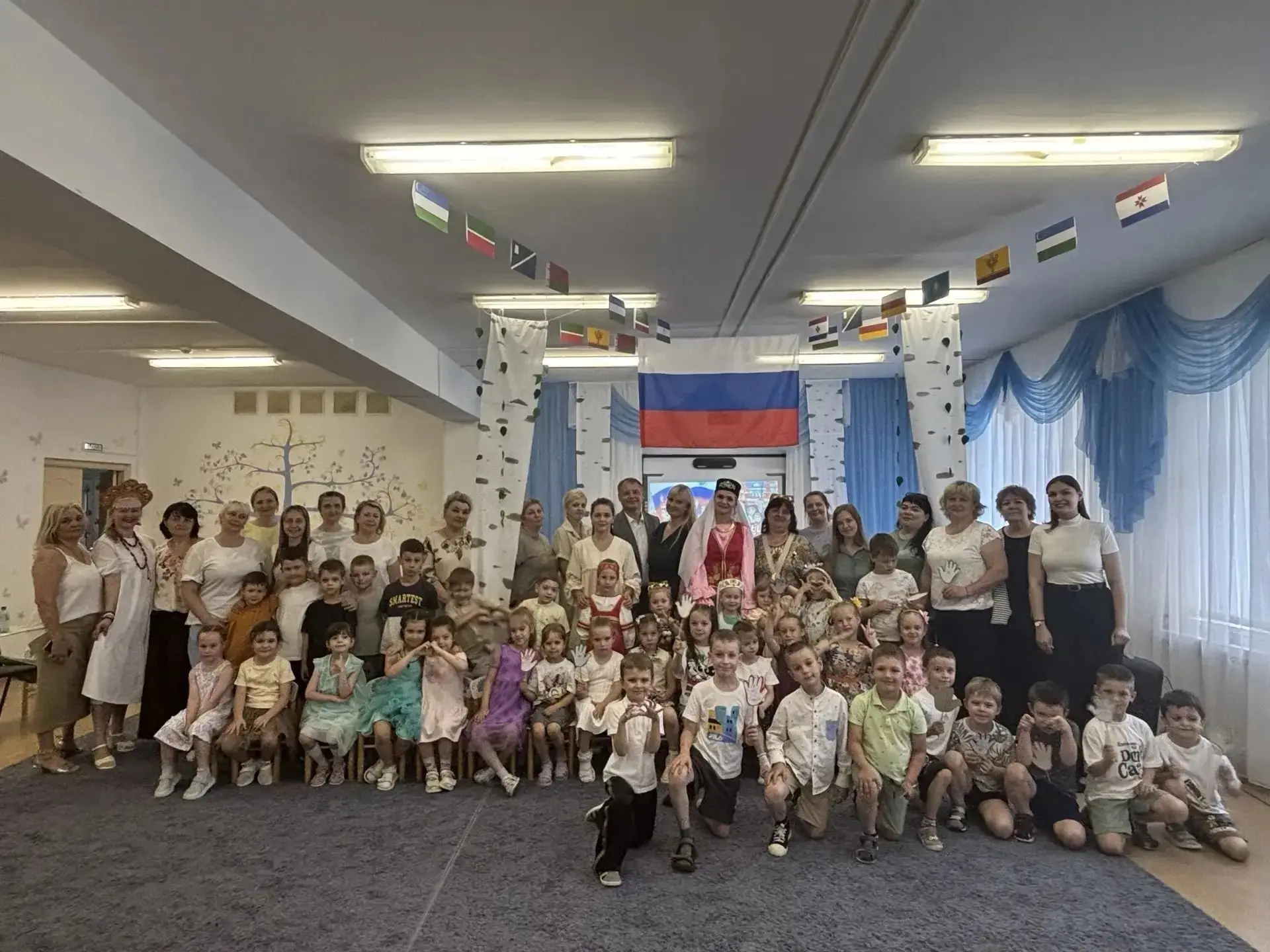 🇷🇺 Маленькие сердца — большая любовь к Родине

🎉 В преддверии Дня России в МБДОУ «Детский сад ком