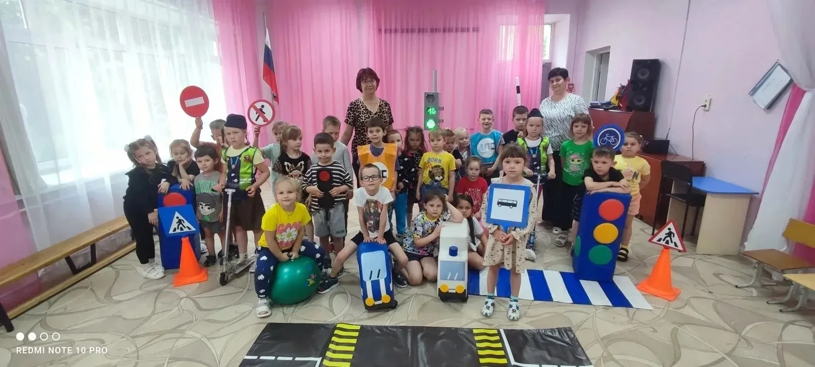 С наступлением лета в детском саду N123 "Рябинка" не забывают о безопасности. 10 июня п...