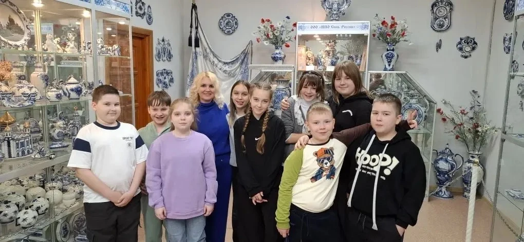 19 апреля ученики 5А, 5Б, 5М, 6А и 6Б классов побывали на  экскурсии "Синь России". Ребята посетили 