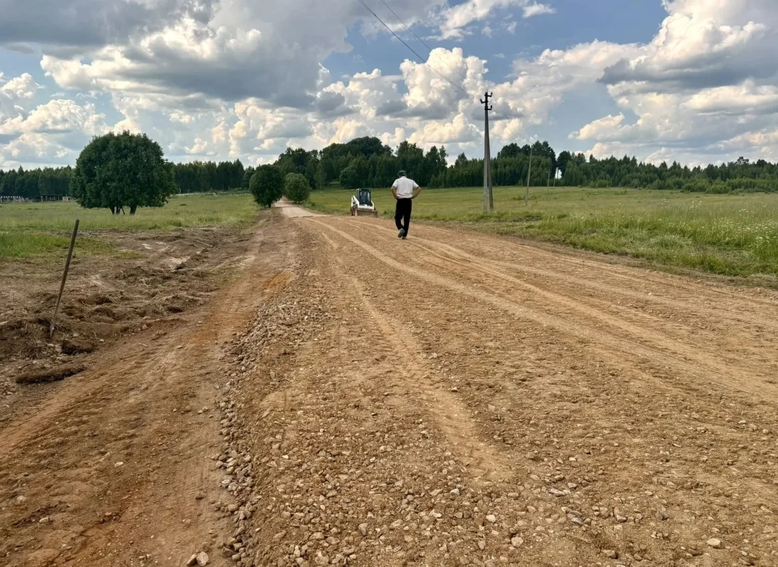 🛠 Глава округа Олег Смоляков проконтролировал ремонт автомобильных дорог в сельской ме...
