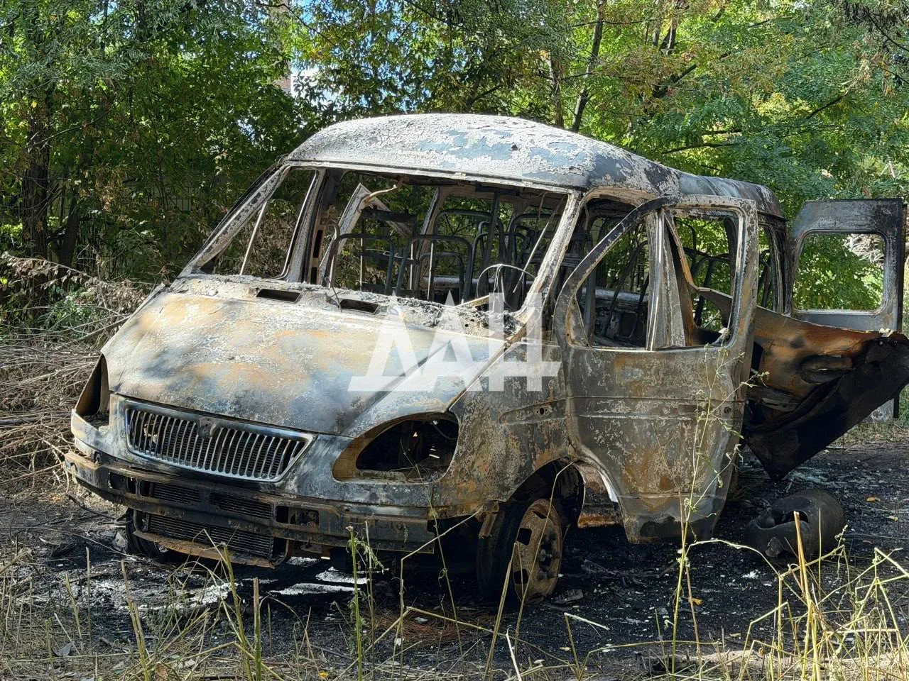 Последствия удара БПЛА по автомобилю в Киевском районе Донецка