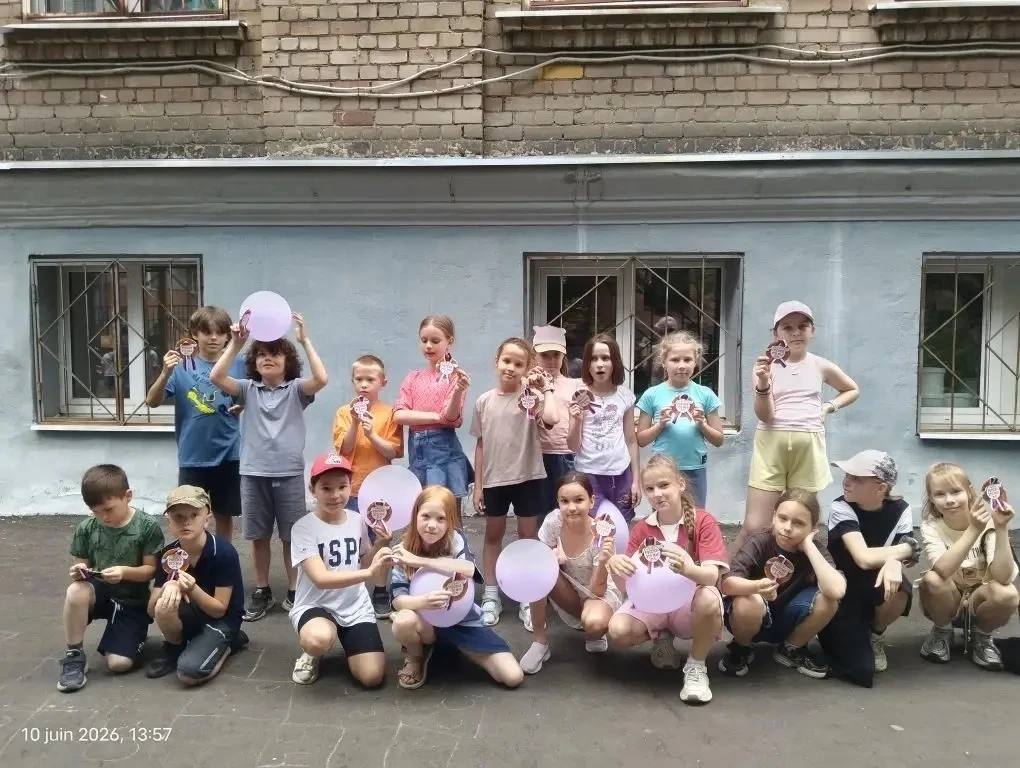 #Лагерь42 

🇷🇺В преддверии Дня России
вожатые нашего школьного лагеря провели для ребят спортивную