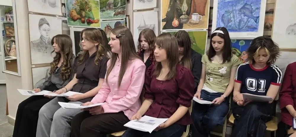 Торжество цвета и таланта: в Курской детской художественной школе вручили дипломы выпус...