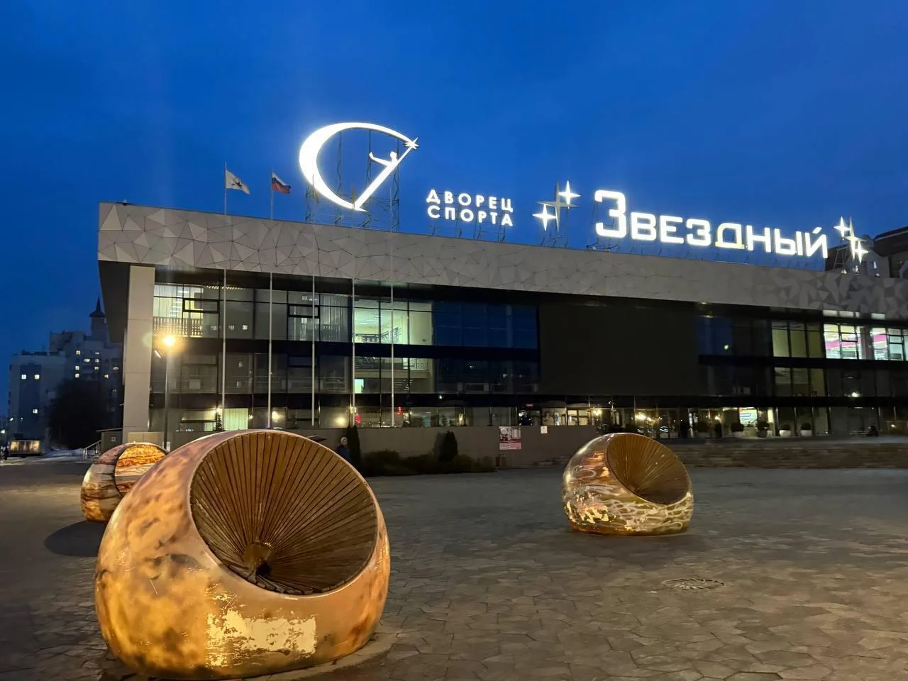 В Липецке стартует сезон массовых катаний на коньках.