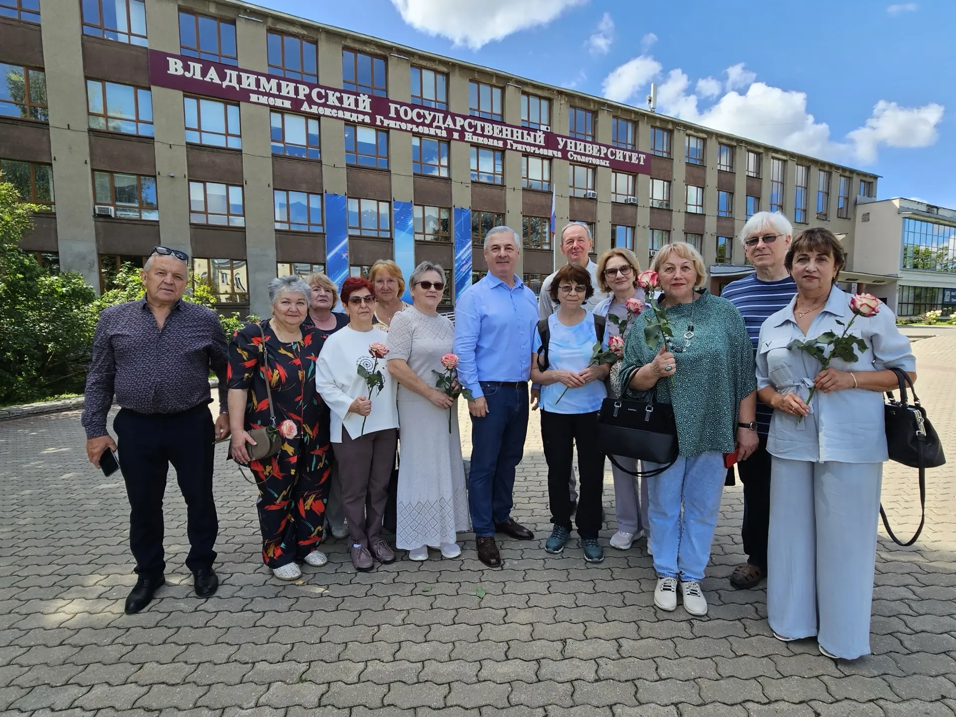🌟На днях у главного корпуса нашего университета вновь встретились те, чьи студенческие...