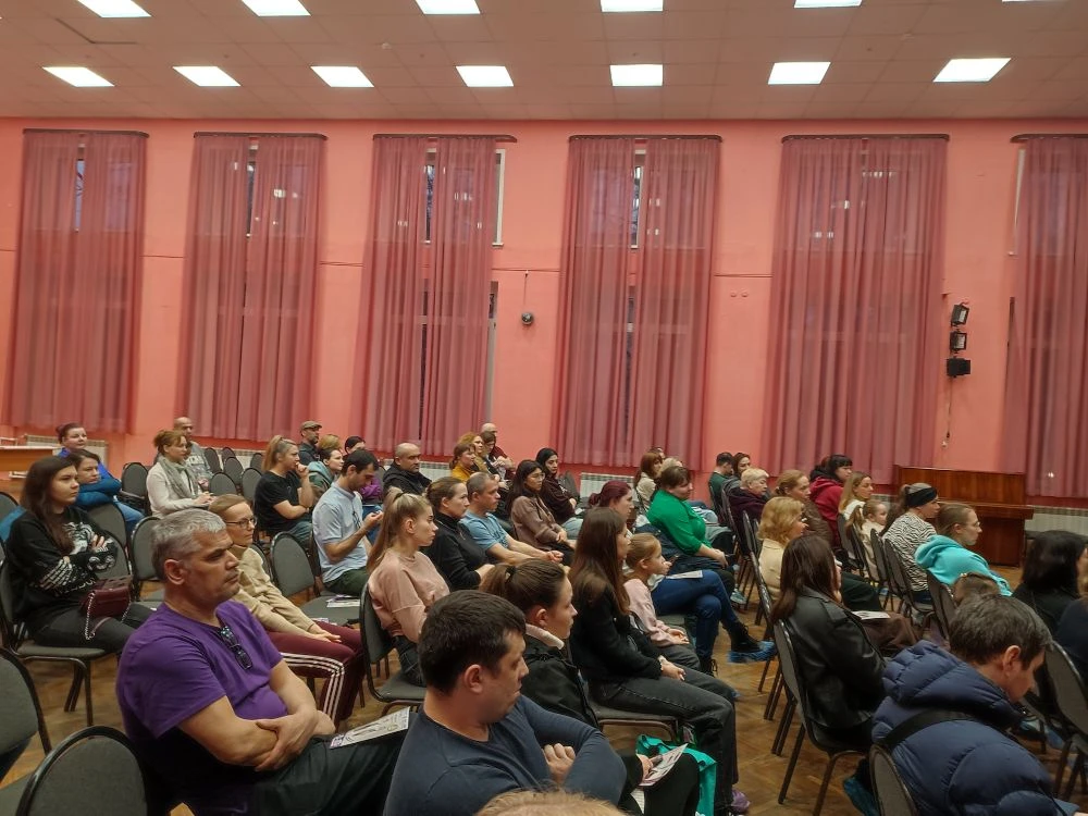 📢 Сегодня в МАОУ СОШ №10 прошло важное событие — собрание для родителей будущих первоклассников! 🏫✨ 