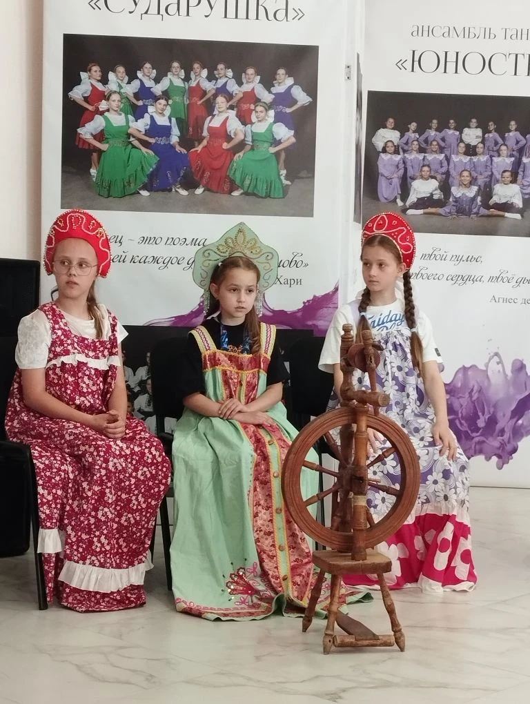 В нашей школе продолжается веселая и содержательная лагерная жизнь. Утро началось, как обычно, с утр