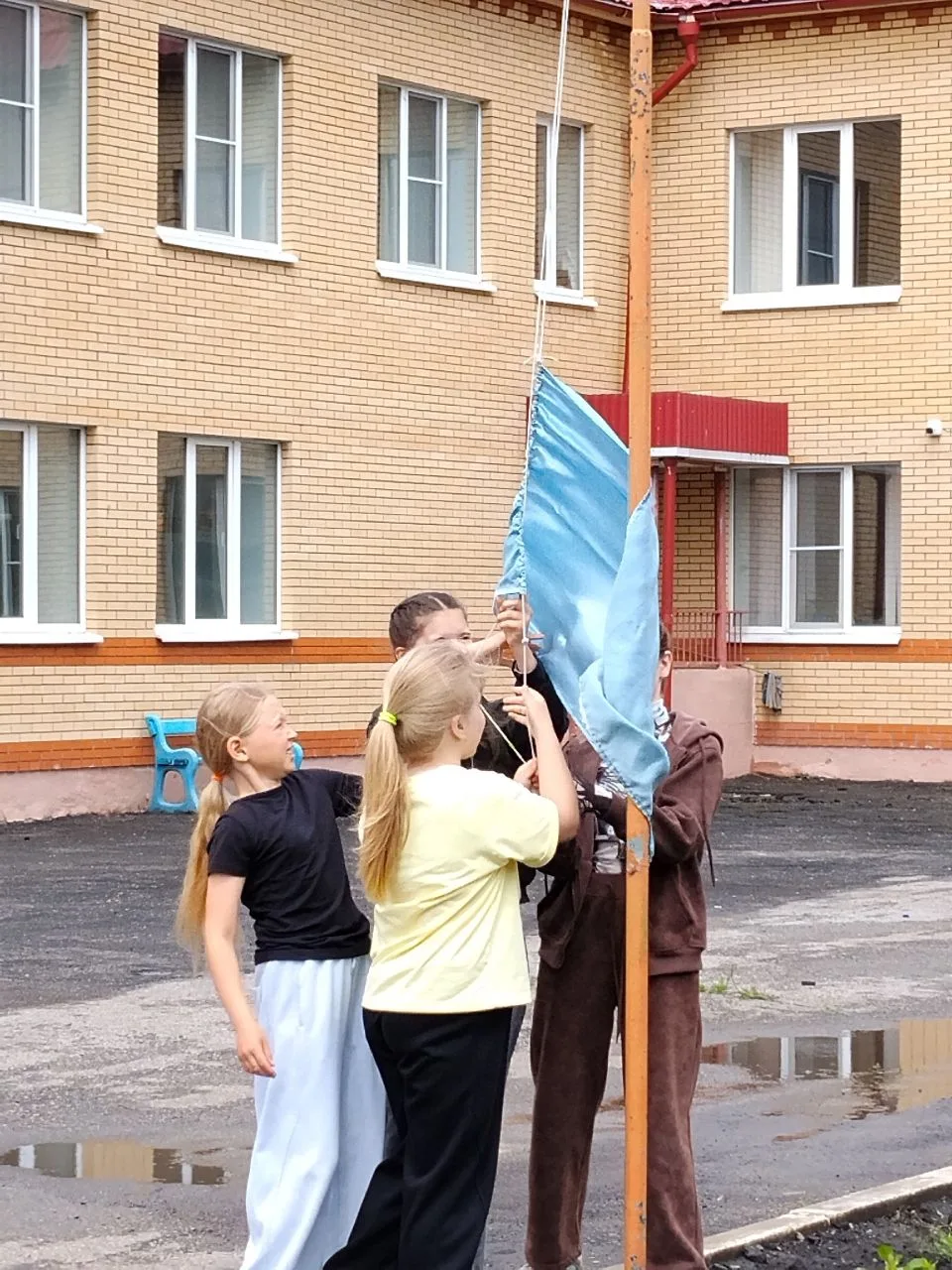 В нашей школе распахнул свои двери пришкольный лагерь «Веселые ребята»!