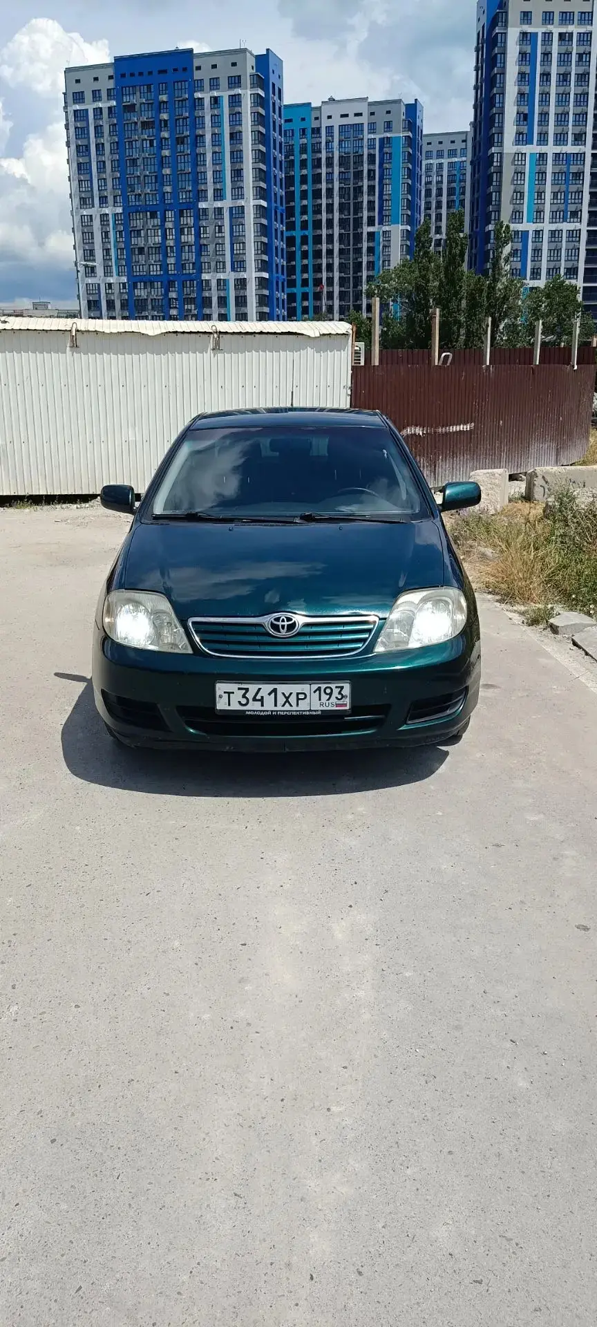 Продам Тойота Королла 2005 г, пробег 367 тыс. км, механика, 1,6, цвет зеленый, езжу на ней каждый де