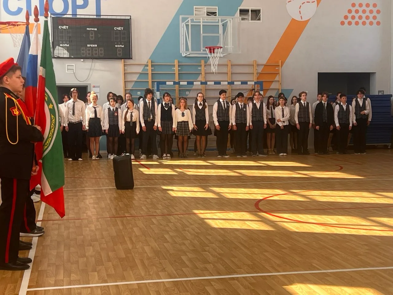 Каждый понедельник в лицее проходит торжественная линейка.