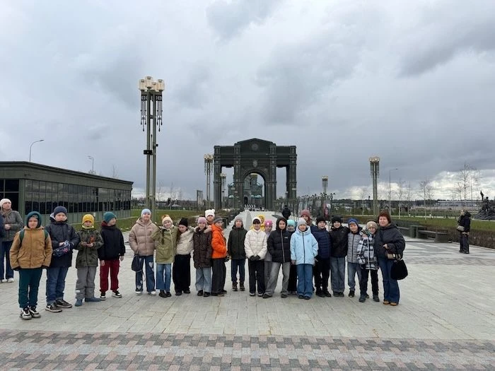 🎖️ Поездка в Парк Патриот  Сегодня в преддверии 81-й годовщины Победы М.В. Романова с учениками 3 "А
