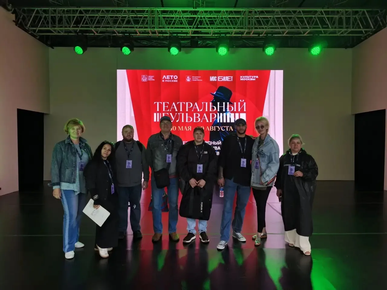 ДНЕВНИК ФЕСТИВАЛЯ. ДЕНЬ 2.
 
Прокопьевский Ленком на сцене Амфитеатра на Покровском бульваре — мы зд
