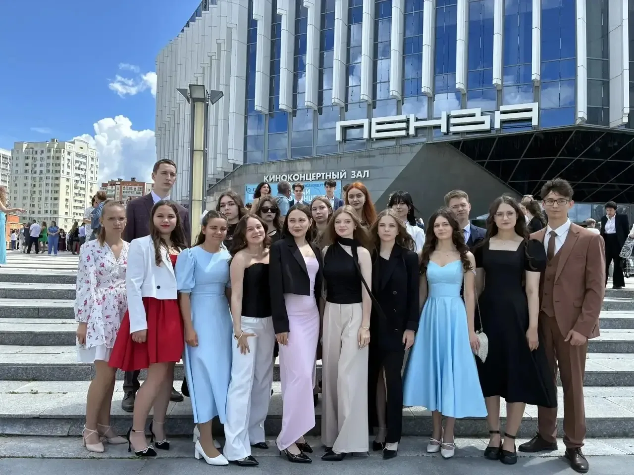 🥇 «Выпускник-2026»: Бал медалистов в Пензе!

В киноконцертном зале «Пенза» чествовали лучших школьн