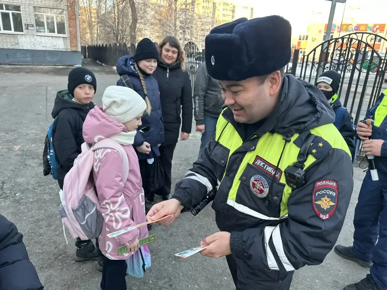 🚘 ДЕНЬ УЧАСТИЯ РОДИТЕЛЕЙ В АКЦИЯХ ДОРОЖНОЙ БЕЗОПАСНОСТИ  ☀️С самого утра, у первого корпуса школы №6