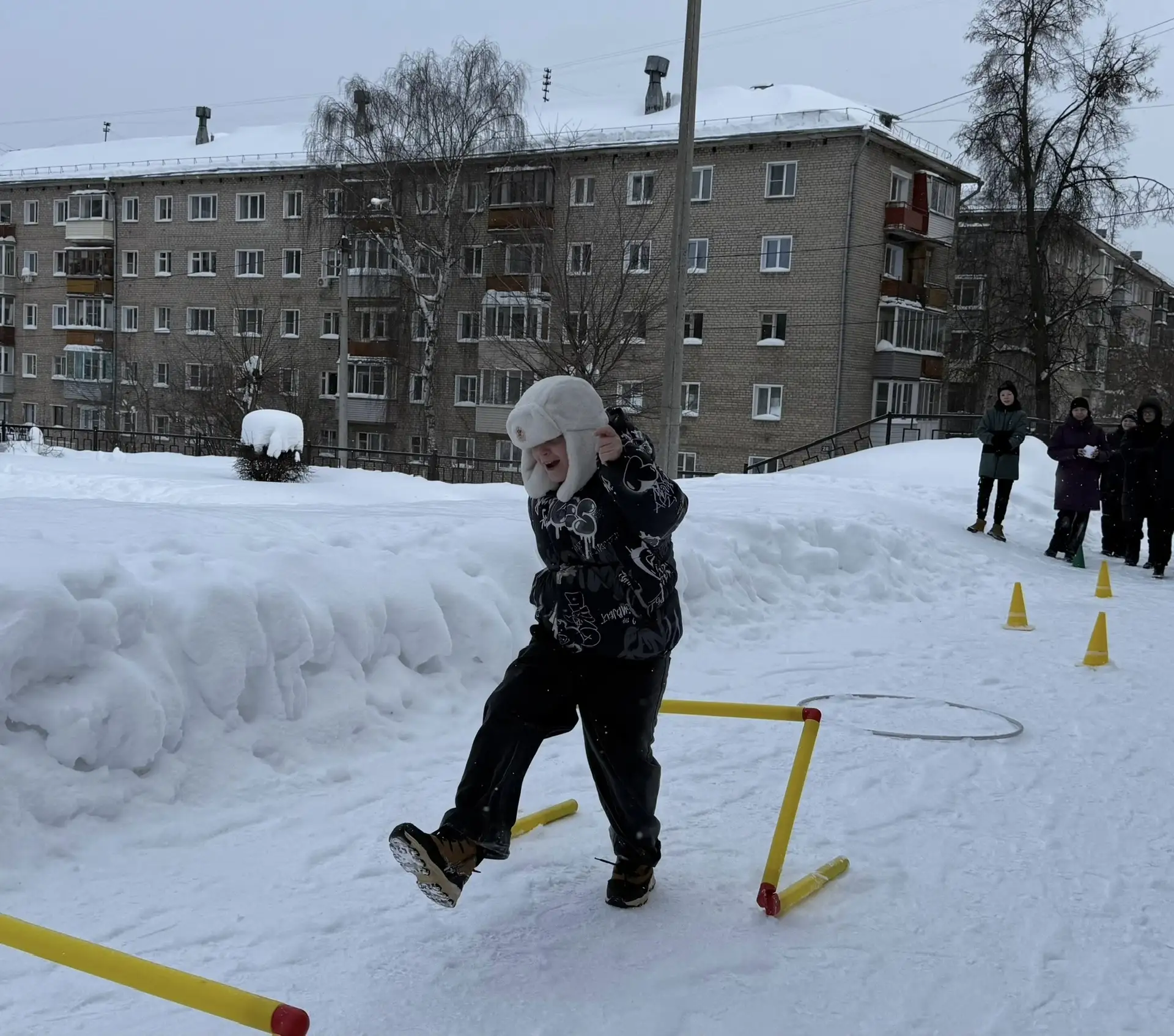 Сегодня наши шестиклассники окунулись в атмосферу настоящих зимних забав! 🎡  🔥 Игра по станциям «Зим