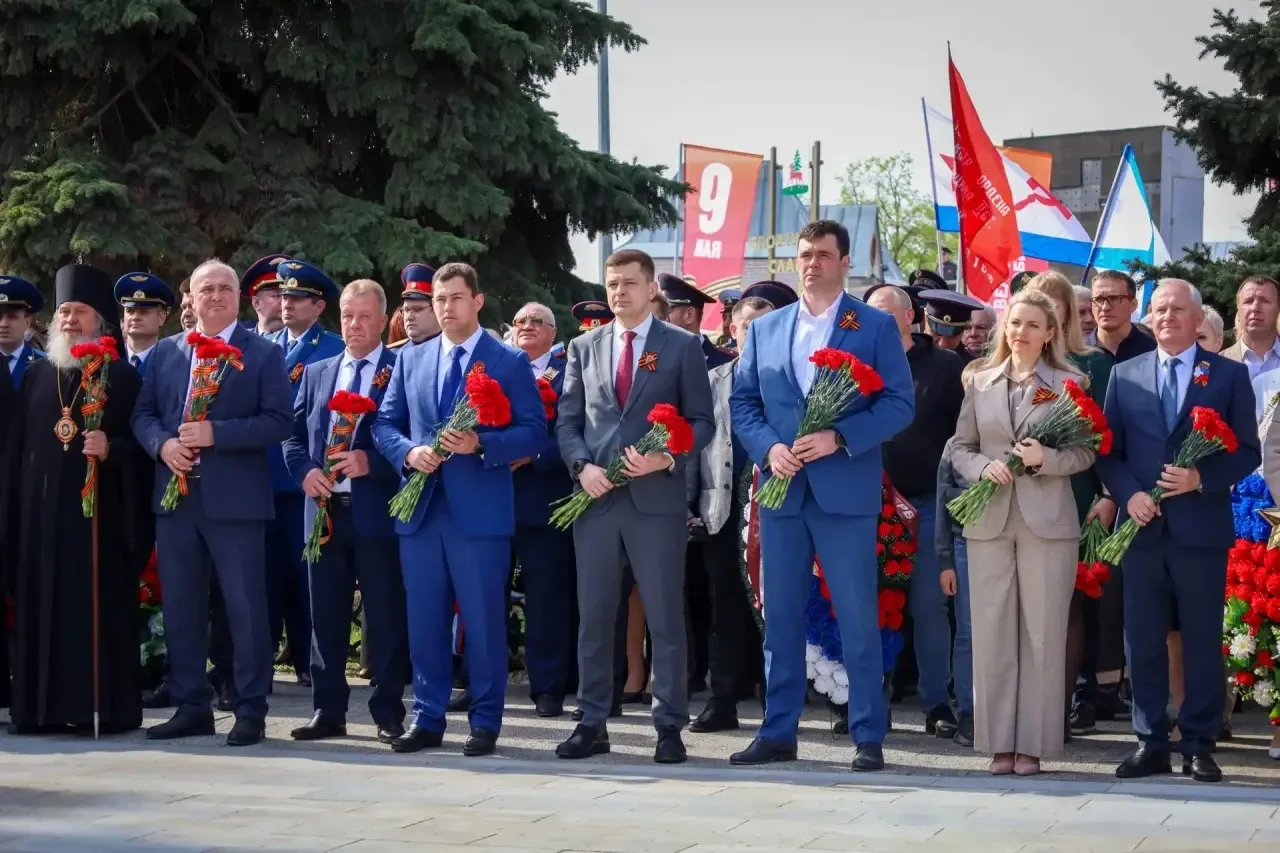 Ректорат Елецкого государственного университета  им. И.А. Бунина, преподаватели и сотрудники вуза со