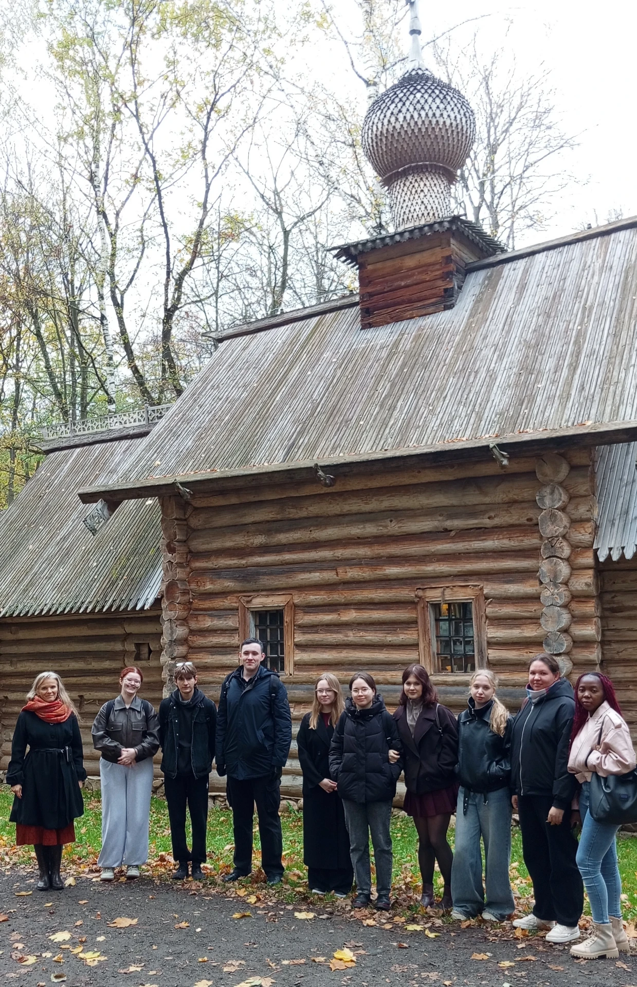 🏠 Студенты - второкурсники биоэкологического факультета НГАТУ с преподавателем Тутиков...