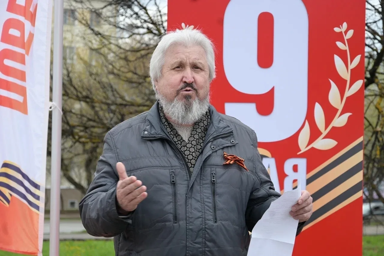 Время выбрало нас...  Время выбрало нас, Что б мы помнили крепко, Как хранить тот запас, Стратегичес