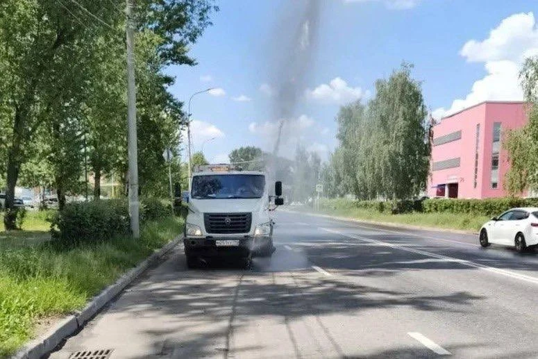 В жару дороги тоже нуждаются в заботе 
 
В Мытищах проводят аэрацию улично-дорожной сети, чтобы сохр