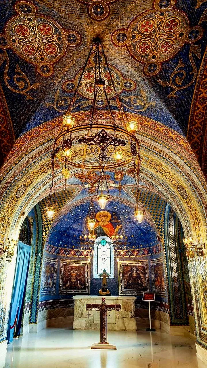 Сегодня, в День Крещения Руси ⛪️
У стен Свято-Владимирского собора в Херсонесе (г. Севастополь)

чув