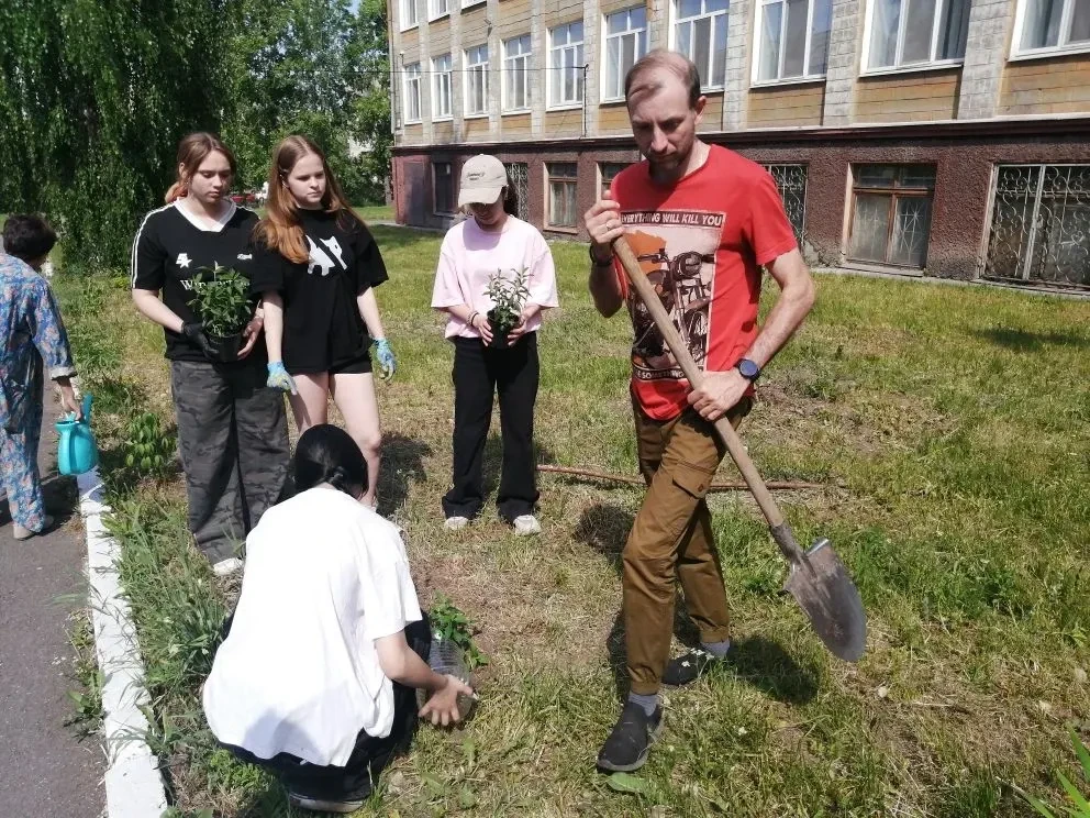 Выпускники нашей школы — участники Всероссийской акции «Сад памяти»! 🌳В минувшие дни наши выпускник