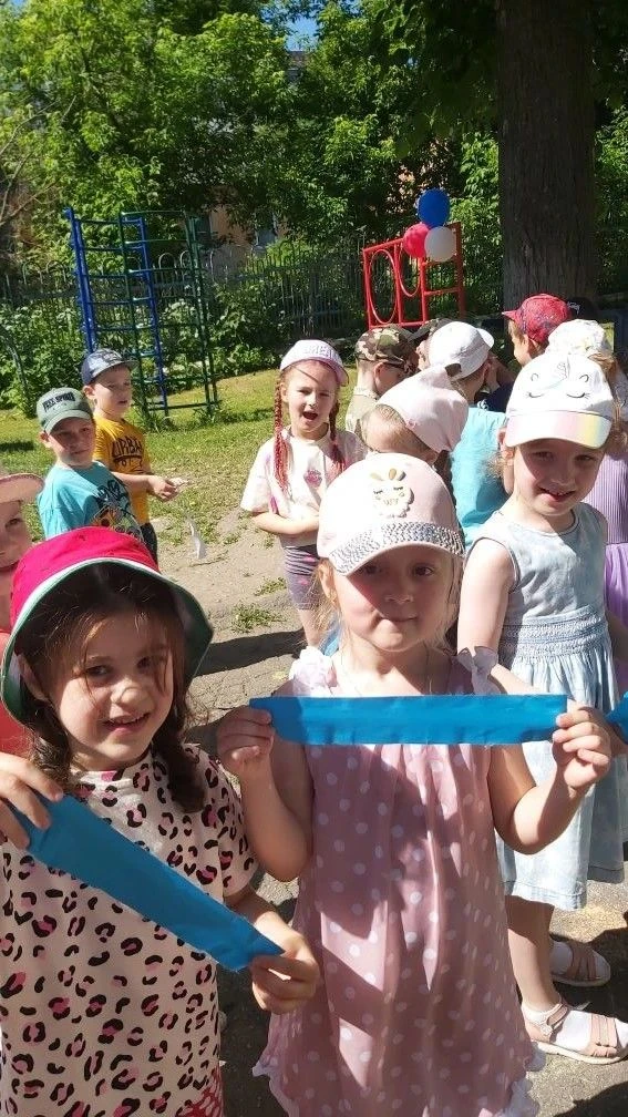 Сегодня в детском саду состоялся праздник, посвящённый Дню России. Подготовили и провел...
