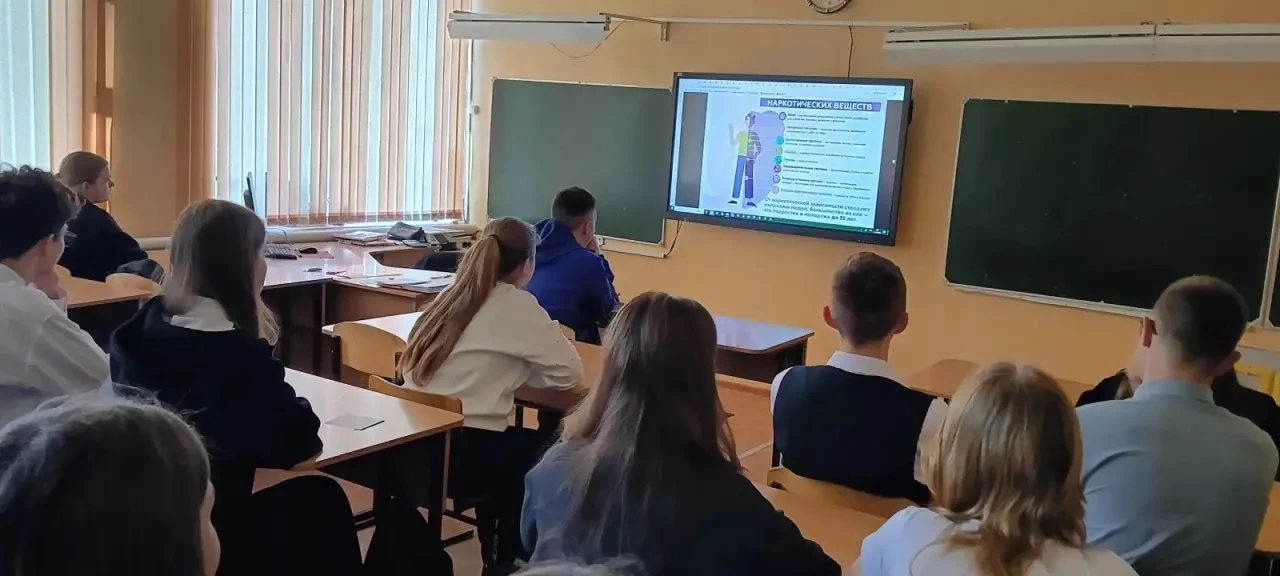 📌 В рамках акции «Чистое поколение» в 9 «Б» классе прошла тематическая беседа.  Старшеклассники обсу