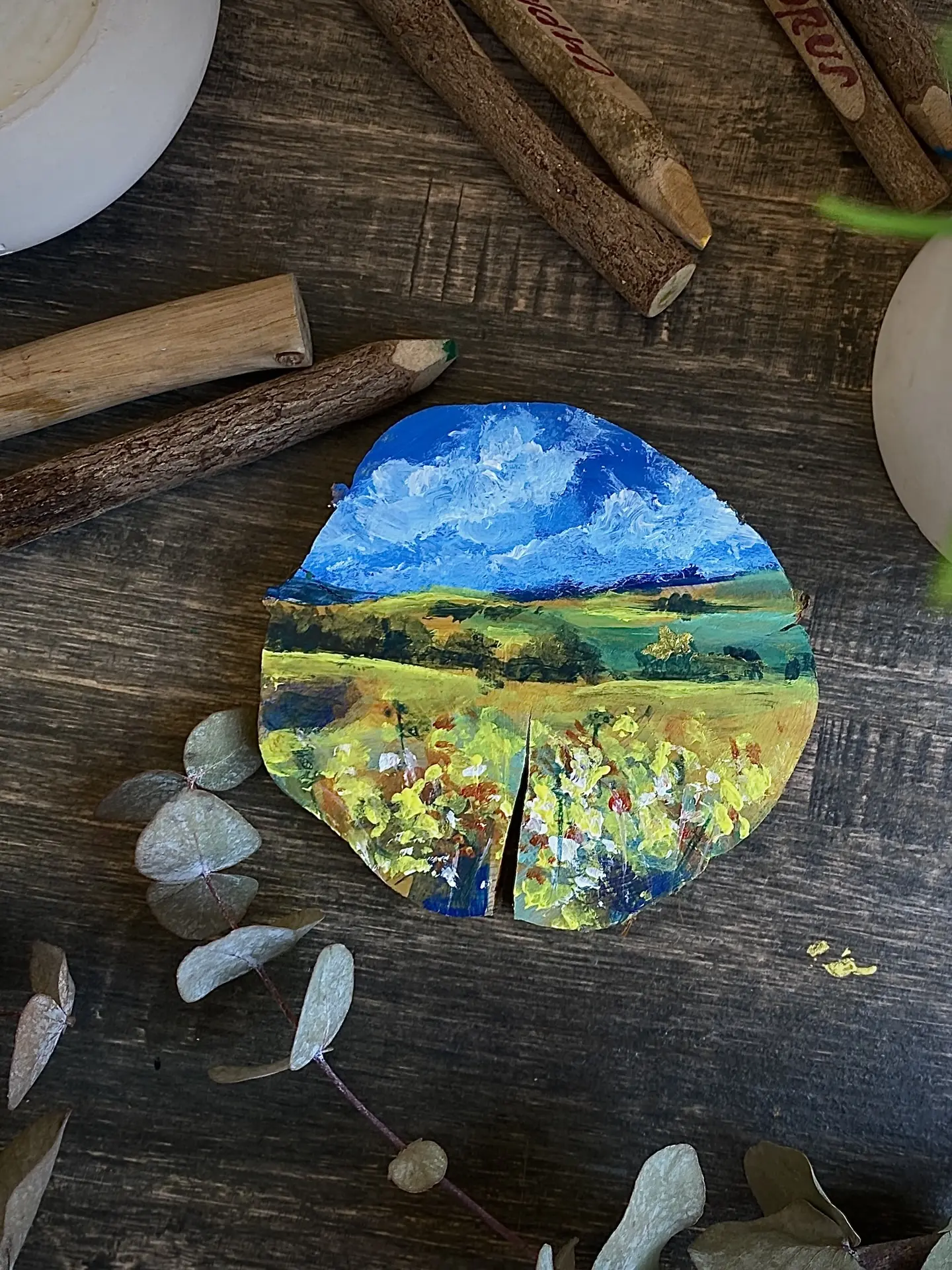 Рисую на спиле можжевельника 

https://vk.ru/clip-179124946_456250136?c=1