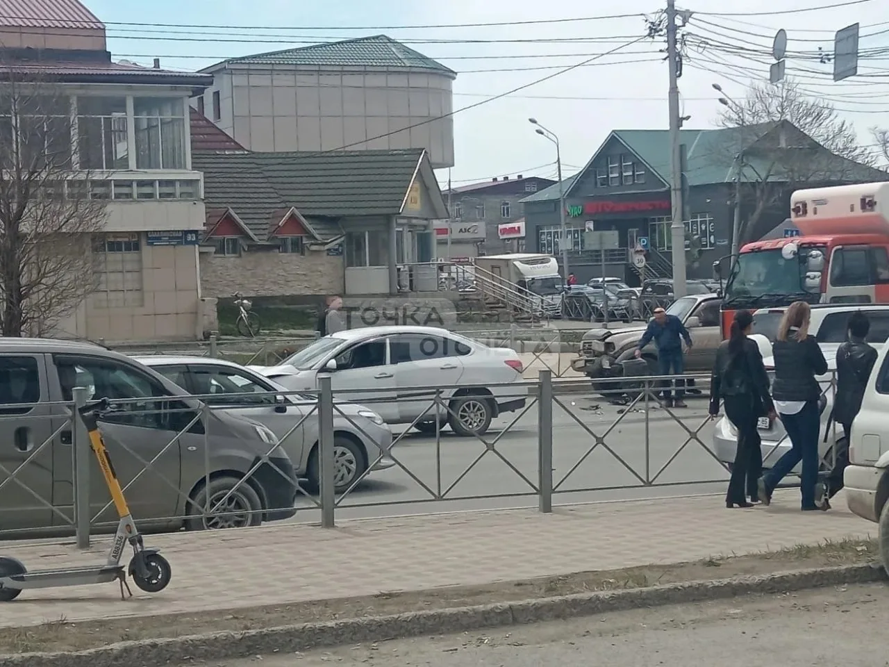 ⚡️Водитель седана неудачно развернулся и попал в ДТП в Южно-Сахалинске  В результате аварии на перек