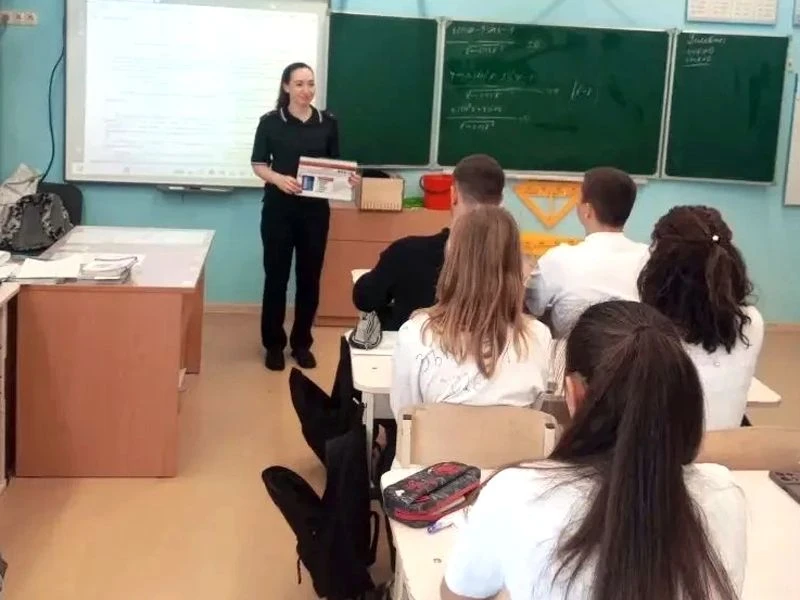 🚆 Уступи дорогу поездам!  В рамках краевого детского месячника безопасности на железной дороге и в п